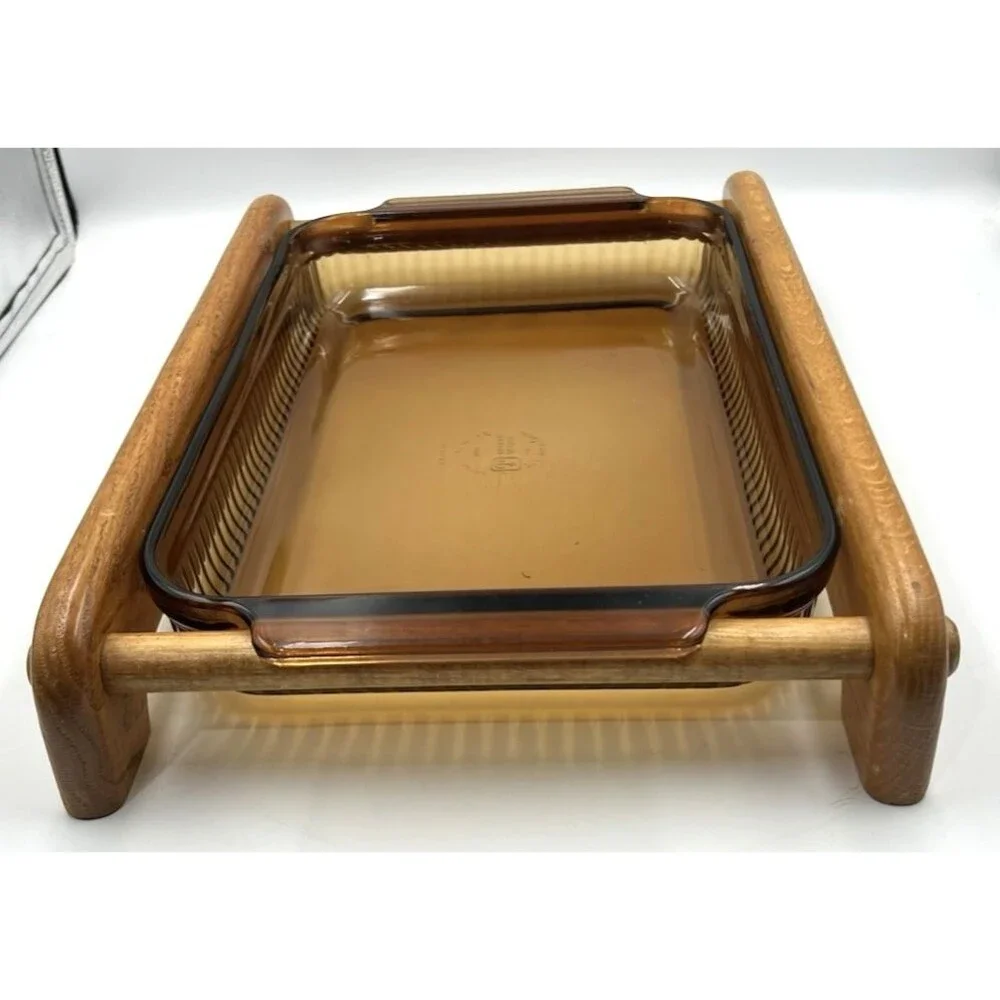 Vtg Anchor Hocking Casserole Dish 3QT Baking Amber Glass Wood Cradle Rack 9x14